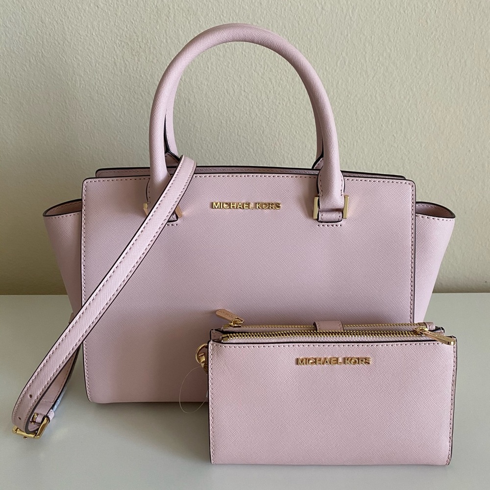 Michael Kors purse and wristlet set